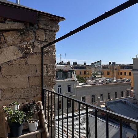 White Door Apartments Mansard Heart Of Odessa 2 Luaran gambar