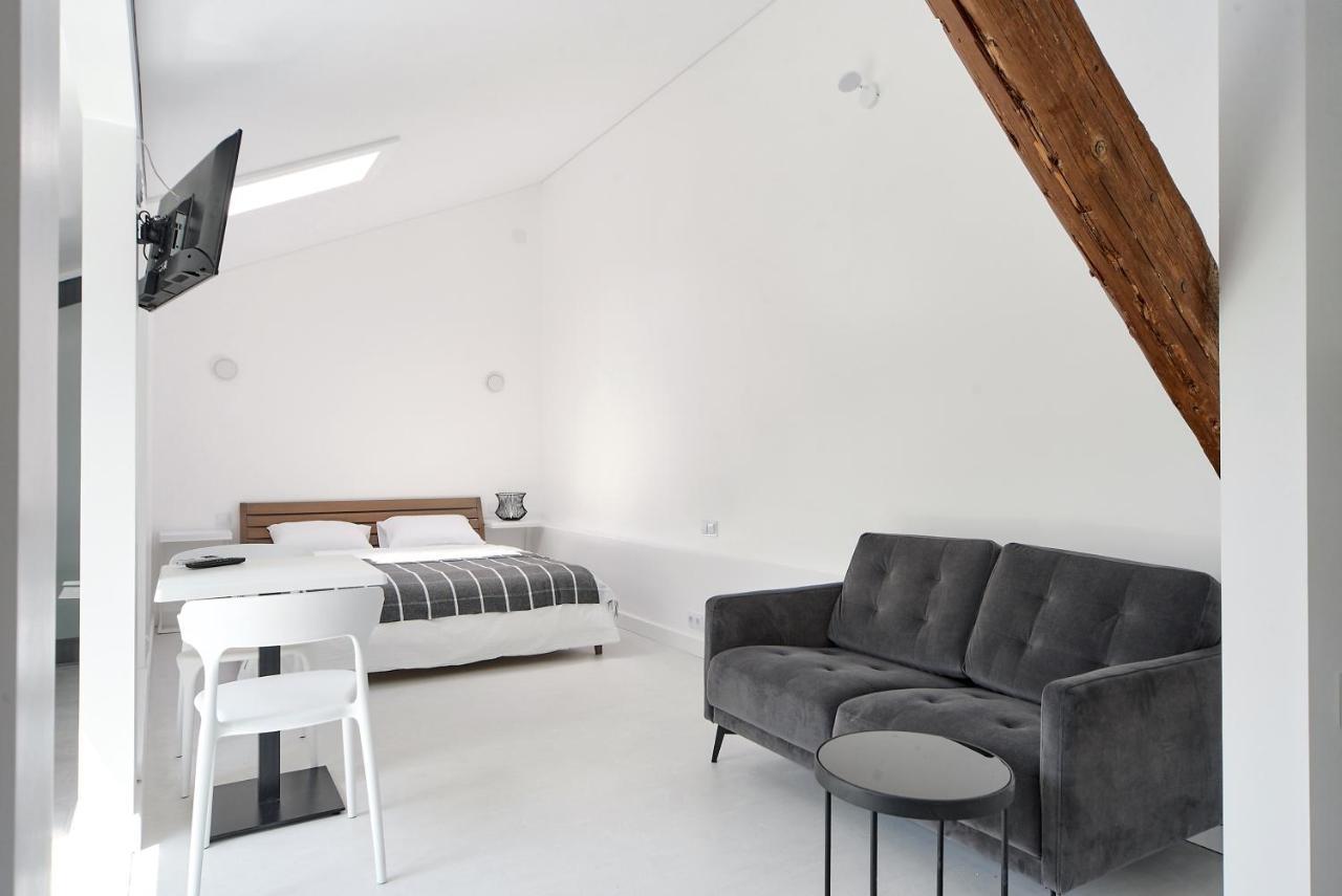 White Door Apartments Mansard Heart Of Odessa 2 Luaran gambar