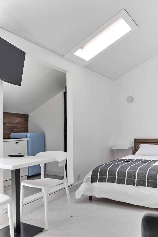 White Door Apartments Mansard Heart Of Odessa 2 Luaran gambar