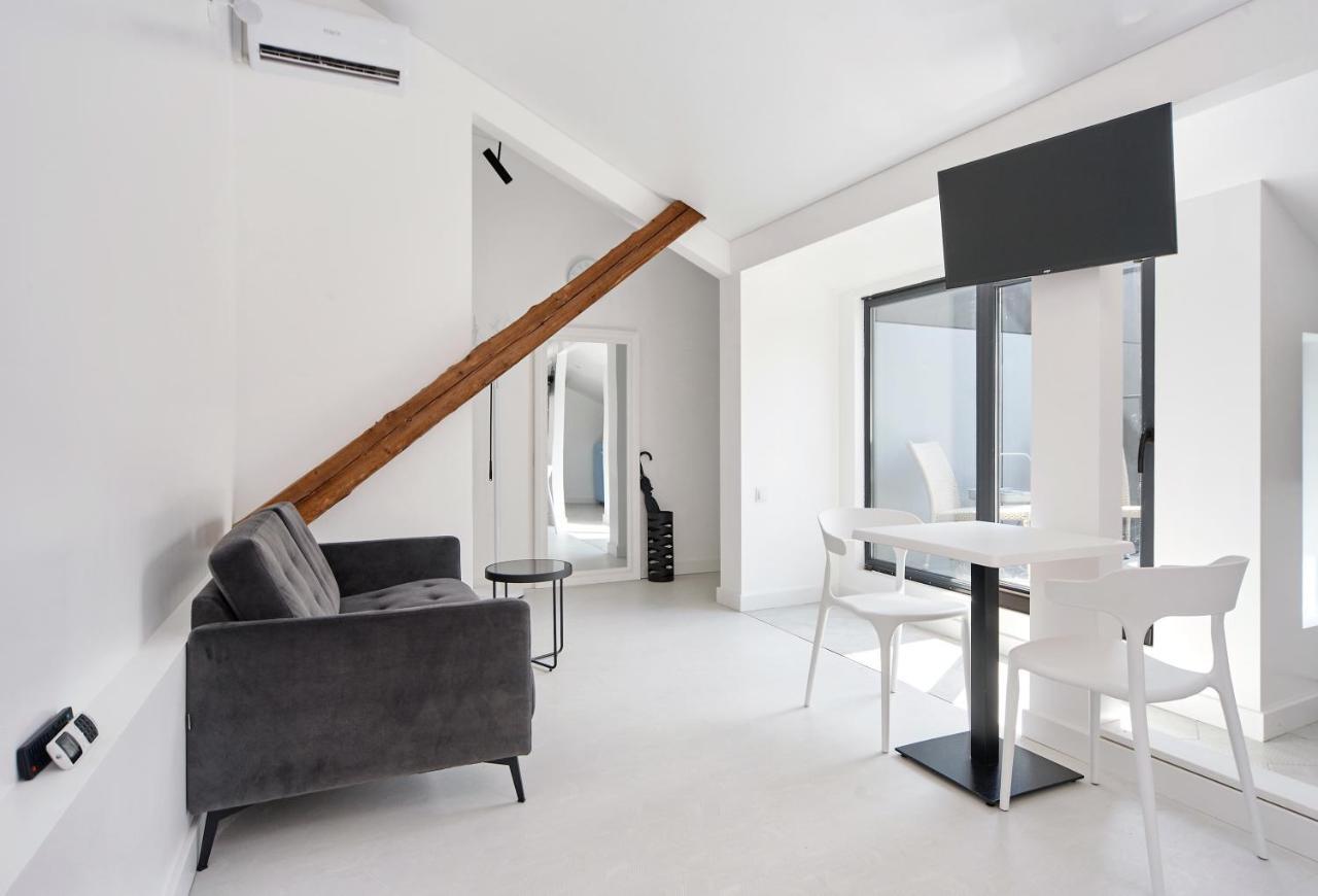 White Door Apartments Mansard Heart Of Odessa 2 Luaran gambar