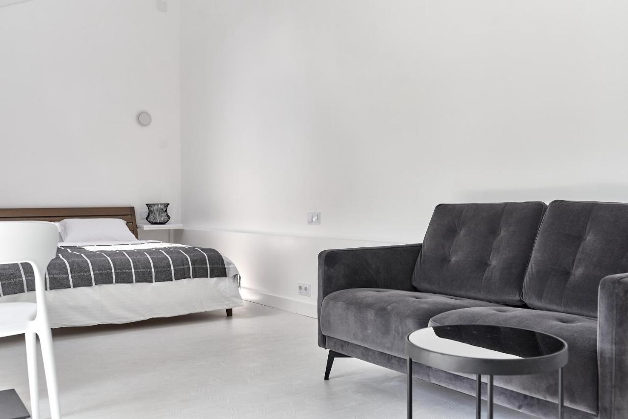 White Door Apartments Mansard Heart Of Odessa 2 Luaran gambar
