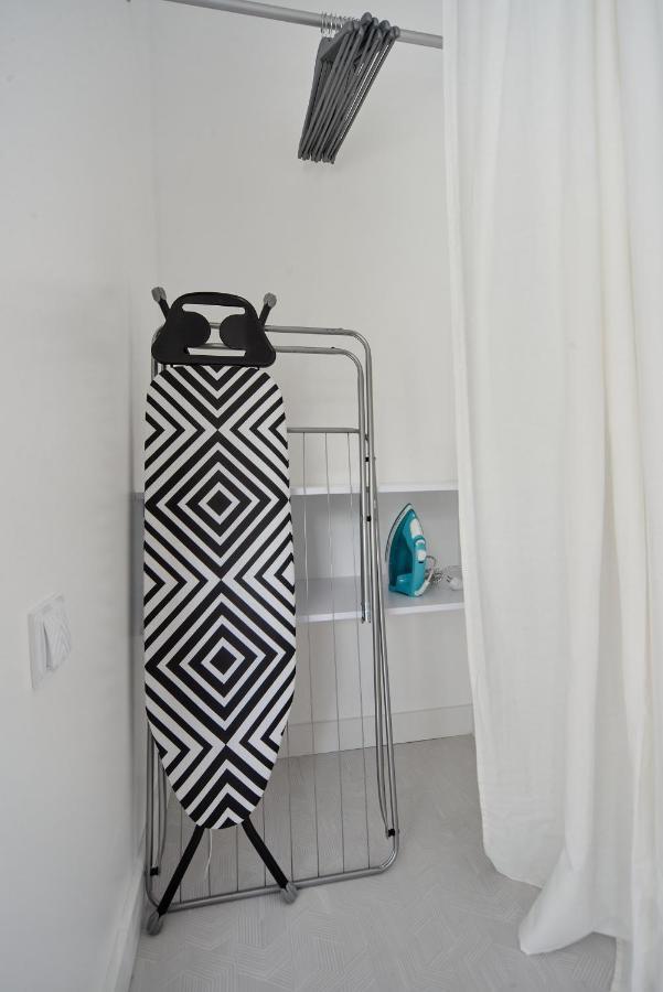 White Door Apartments Mansard Heart Of Odessa 2 Luaran gambar