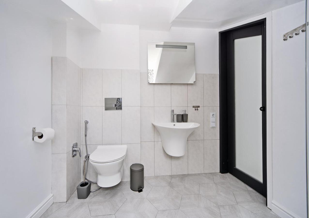White Door Apartments Mansard Heart Of Odessa 2 Luaran gambar