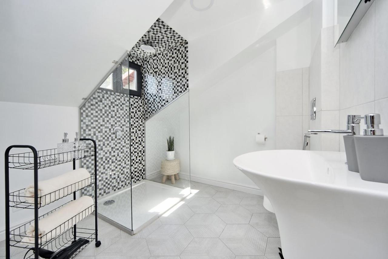 White Door Apartments Mansard Heart Of Odessa 2 Luaran gambar