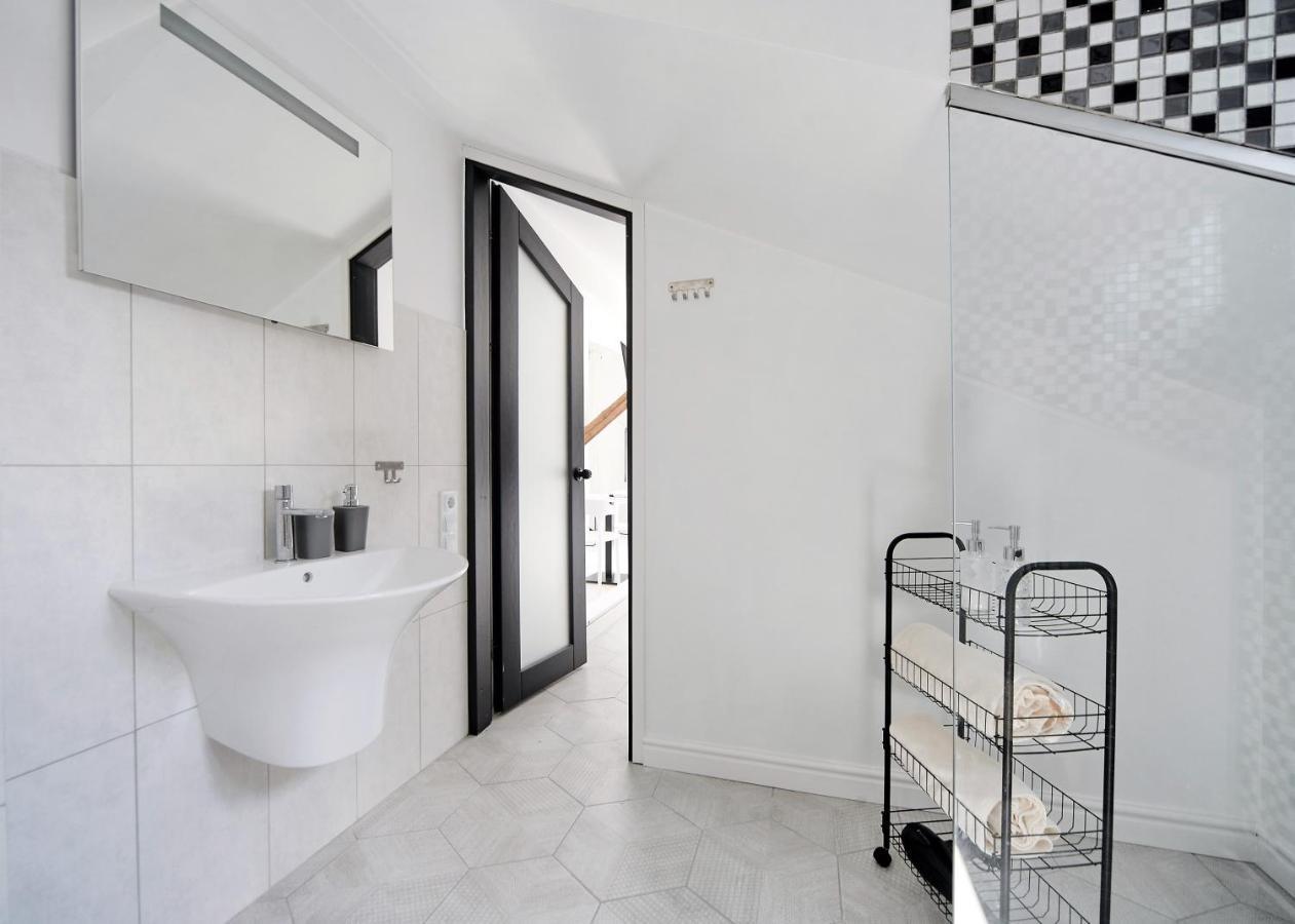 White Door Apartments Mansard Heart Of Odessa 2 Luaran gambar