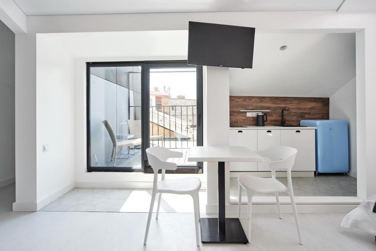 White Door Apartments Mansard Heart Of Odessa 2 Luaran gambar