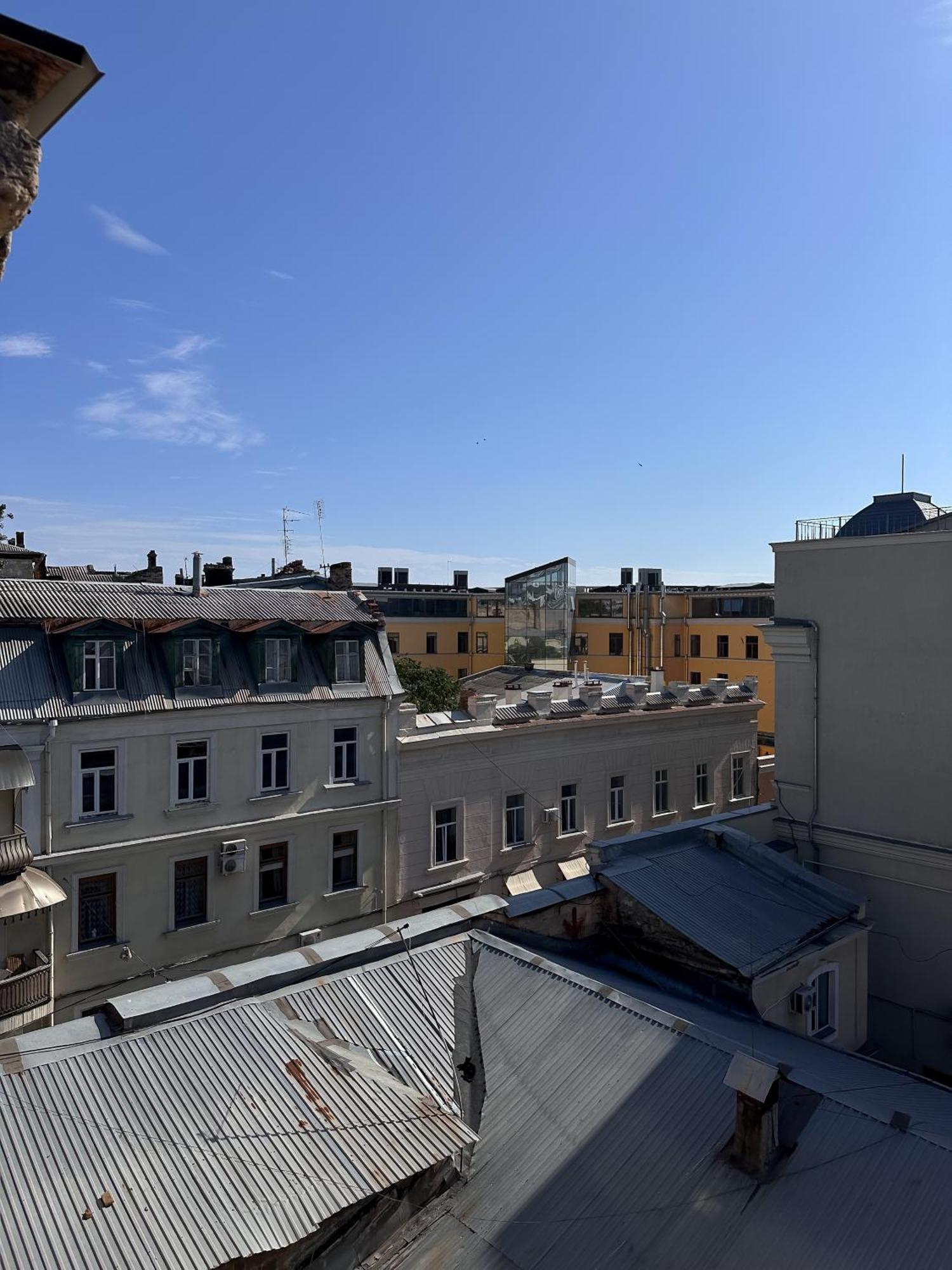 White Door Apartments Mansard Heart Of Odessa 2 Luaran gambar
