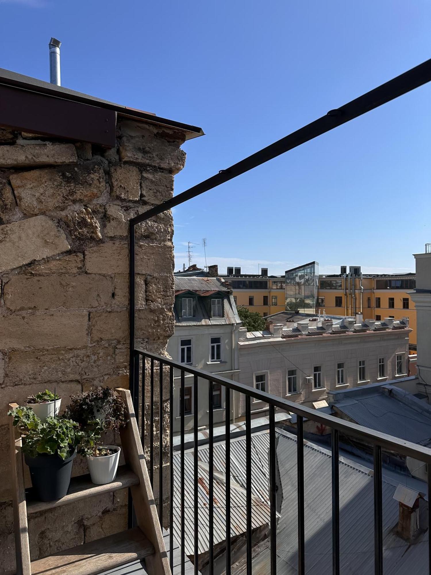 White Door Apartments Mansard Heart Of Odessa 2 Luaran gambar
